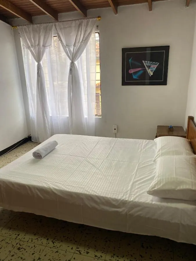 Casa Familiar Amplia Muy Fresca Villa Medellín